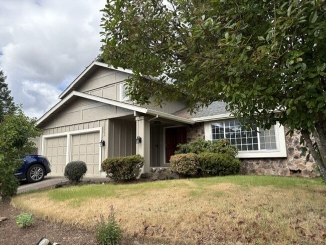 Building Photo - Newly remodeled Thurston Home