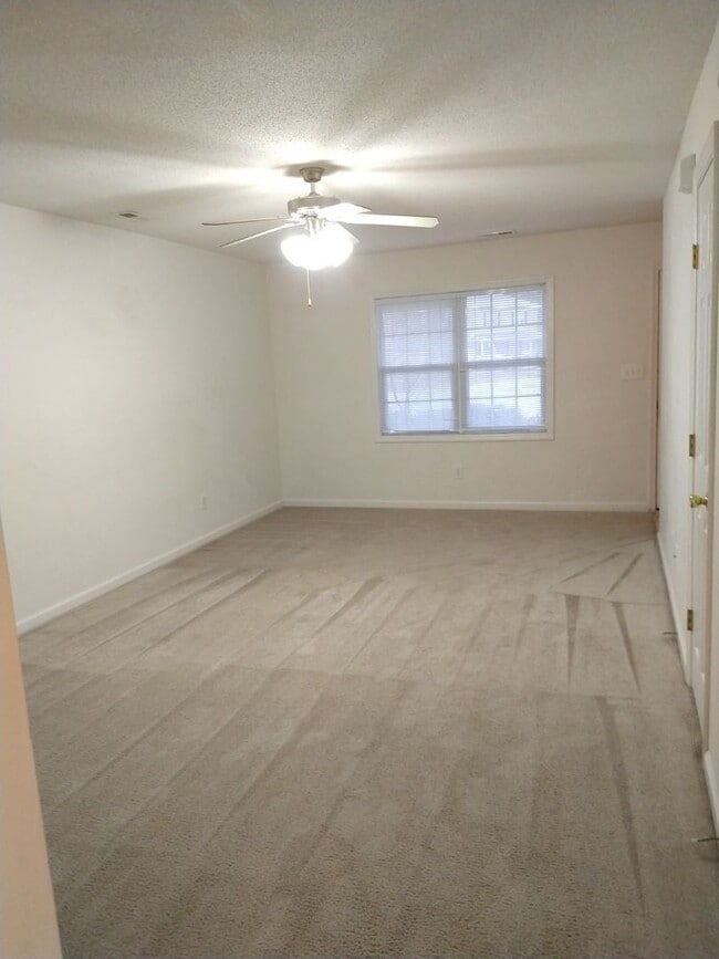 Photo - 109 E Coopers Ct