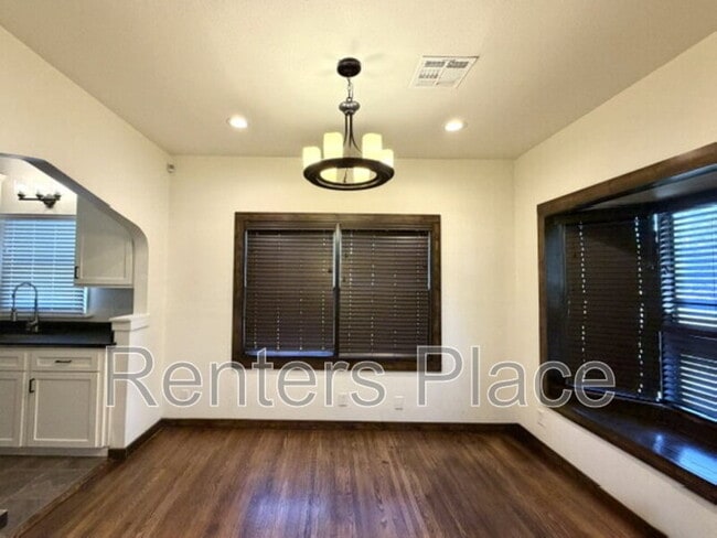 Photo - 2808 E 1st St S