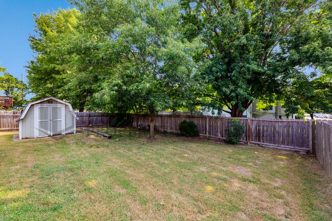 Photo - 2126 N Pine Grove St