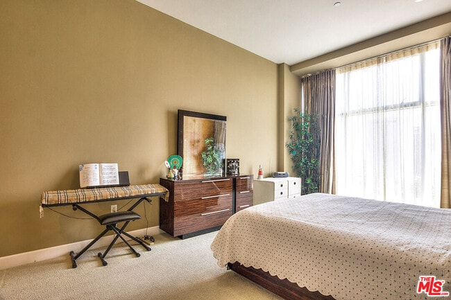 Photo - 3223 W 6th St Unidad 906