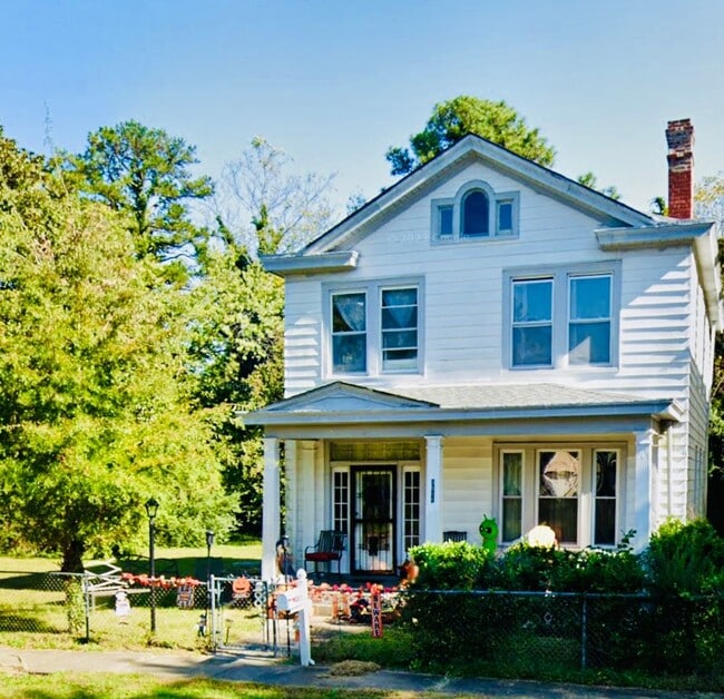 Photo - Charming 4bdrm/1.5bth Home Located in Richmond's North Highland Park w/Balcony!!