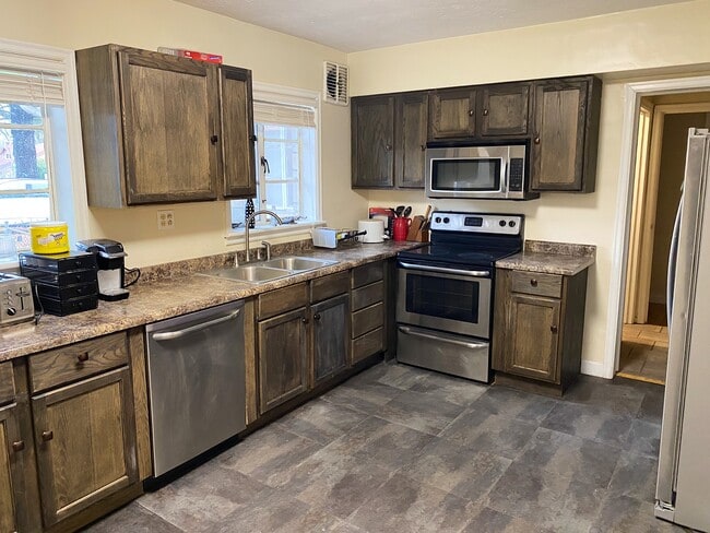 Kitchen - 2000 E Atwater Ave