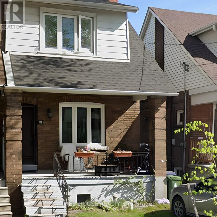 Photo - 32 Glebeholme Blvd