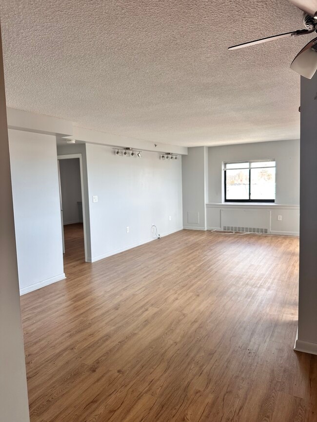 Photo - 300 Lynn Shore Dr Unit # 908