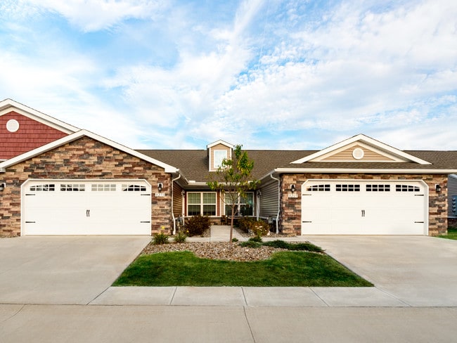 Redwood Brownsburg - Redwood Brownsburg Townhomes