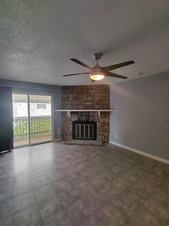 Building Photo - 14433 E Jewell Ave