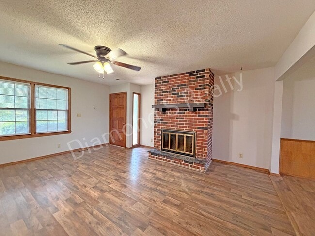 Photo - 523 W Swan St Unit 1