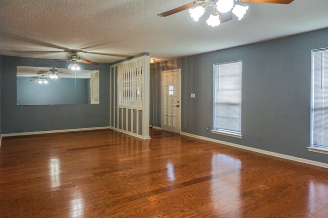 Photo - 10526 Hammerly Blvd Unidad True