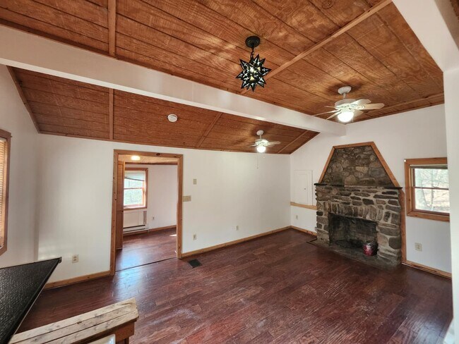 Photo - 5 Woodland Cir S