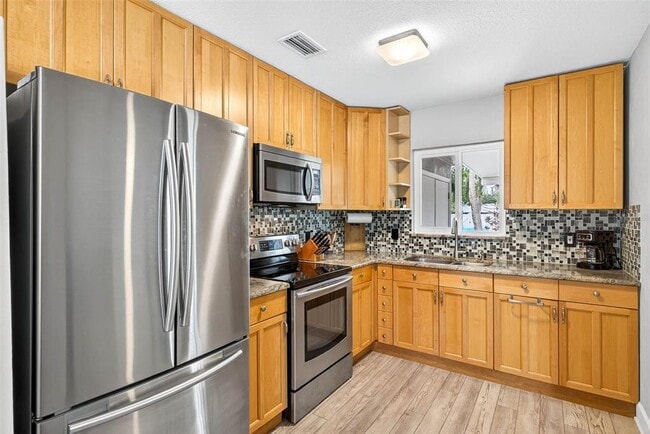 Photo - 5519 Commonwealth Ave N