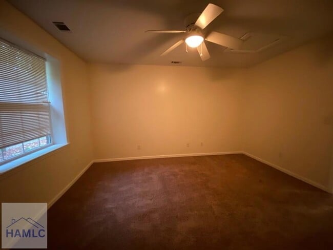 Photo - 127 Rolland St