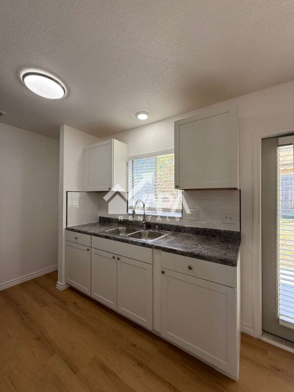 Photo - 7814 Hollow Oak