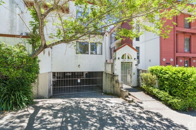 Building Photo - North Berkeley Condo – Steps from Campus w...
