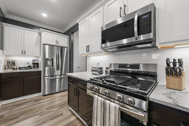 Photo - 127 E 8th Ave