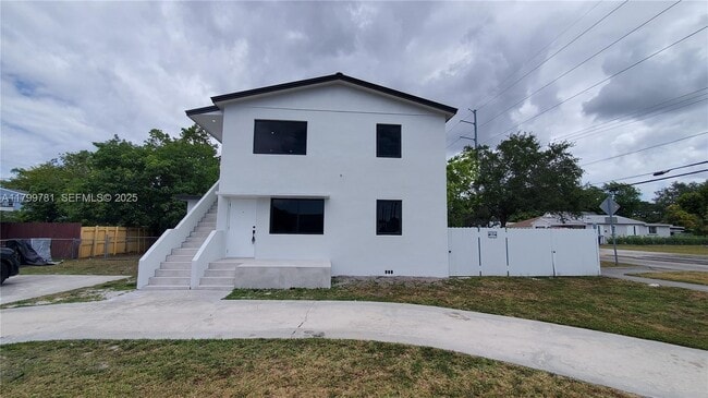 Building Photo - 6201 SW 22nd St Unit 2