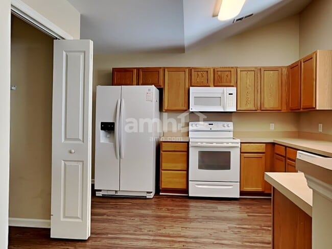 Photo - 620 English Oak Cir