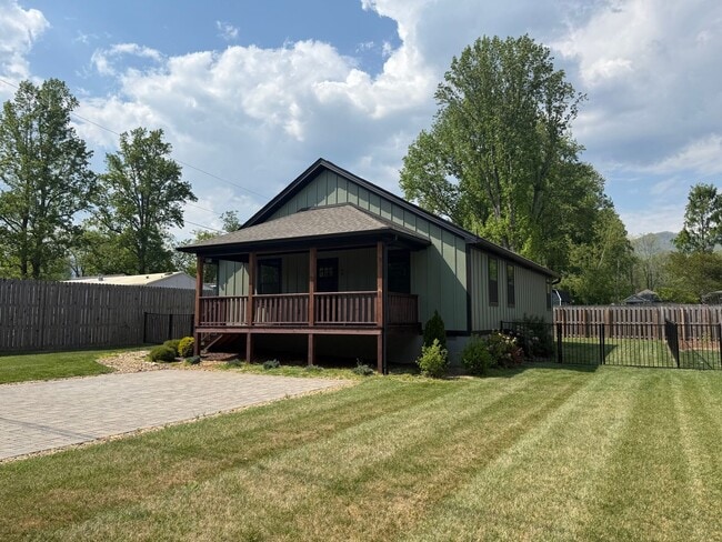 Photo - Newer One-Level Home Near Downtown Black Mountain
