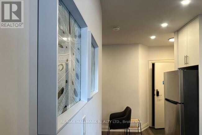 595 St Clair Ave W Unit 4