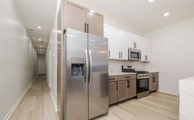 Photo - Humboldt Park Gorgeous and Modern 3b/2b Unit G