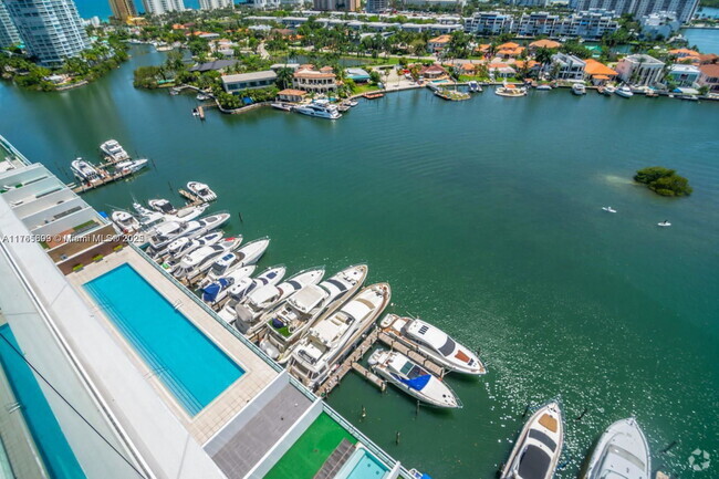 Building Photo - 400 Sunny Isles Blvd Rental