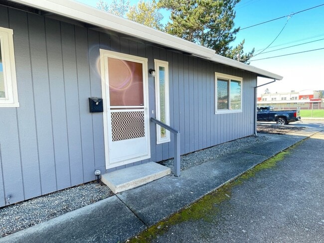 Building Photo - 12-775 Unit A