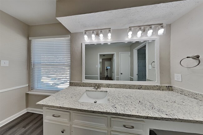 Photo - 6807 River Ml Dr