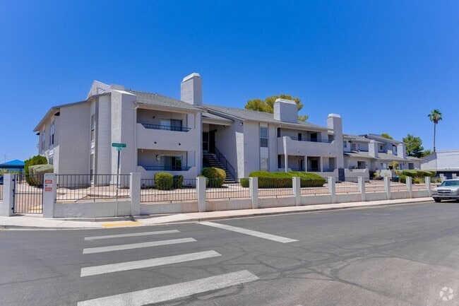 Building Photo - Charming 2 Bed, 2 Bath Condo with Fireplac...
