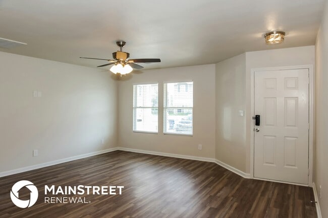 Photo - 204 Farmington Dr