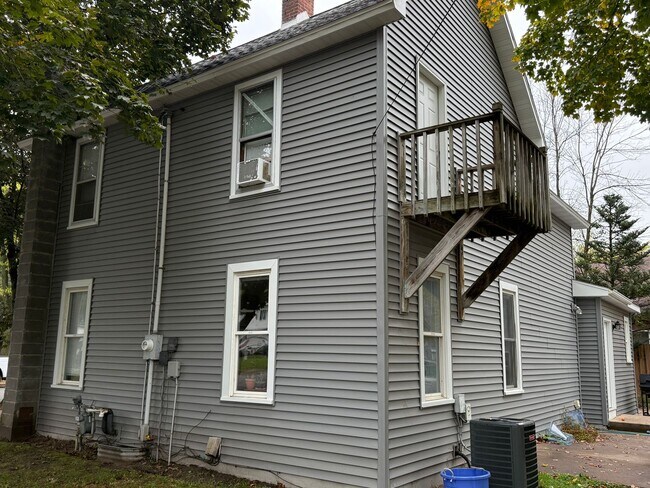 220 13th Ave W