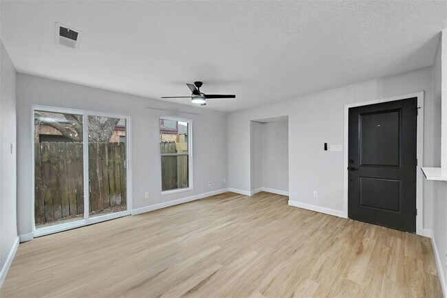 Photo - 9803 Aberdeen Way