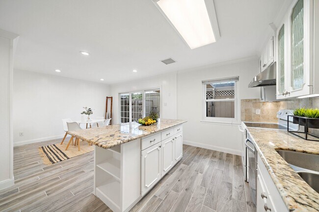 Photo - 6434 Burgoyne Rd Unit 109