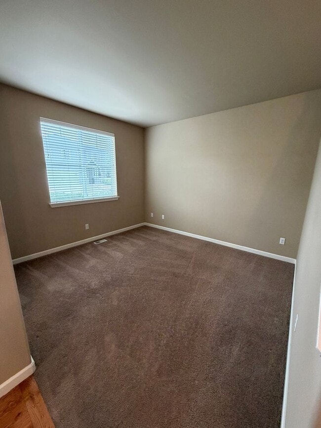 Photo - 1415 Grindstone Dr SE