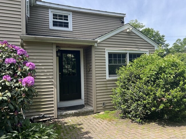 Photo - 566 W Main St