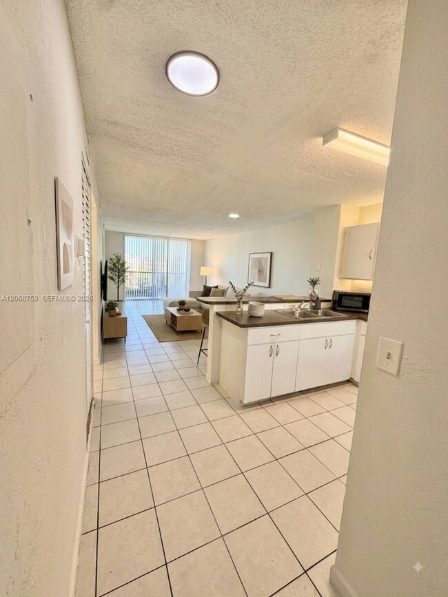 Photo - 8750 N Sherman Cir Unidad 505