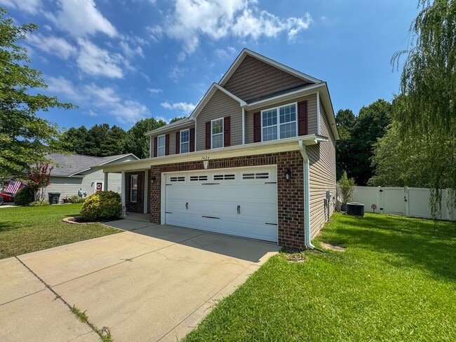 Photo - Beautifully Maintained 3 Bed 2.5 Bath West Gate Home