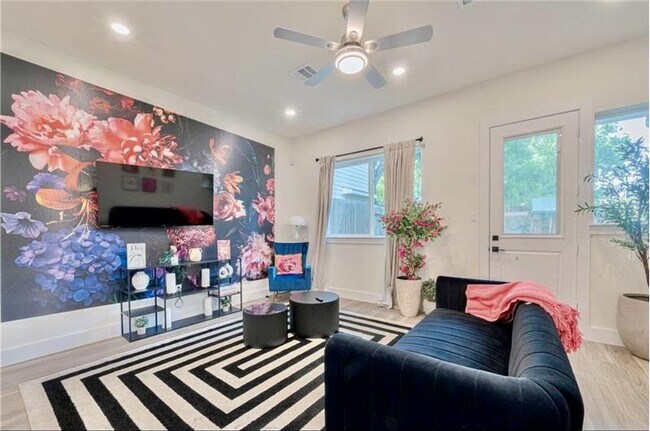 Photo - 2909 Nagle St