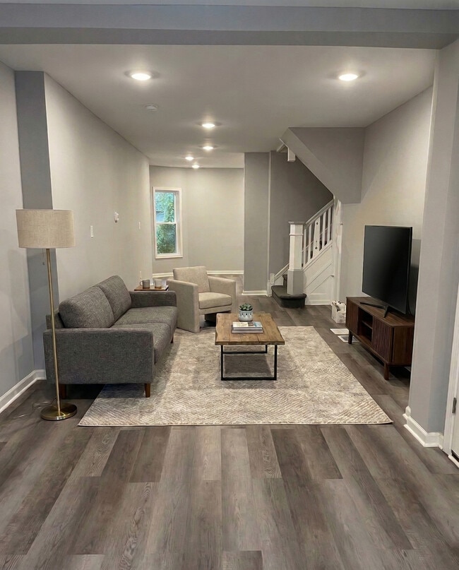 Building Photo - 206 N 60th St