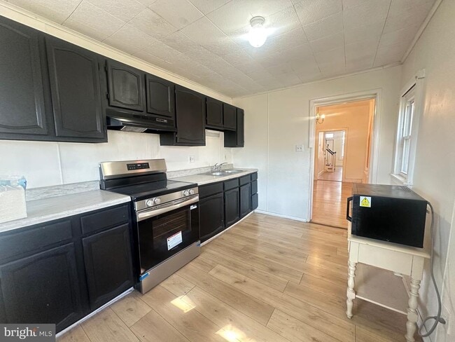 Photo - 566 N Plum St