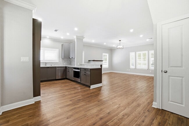 Photo - 502 Louisa St