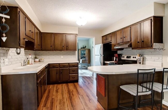 Photo - 2127 Skyhawk Dr