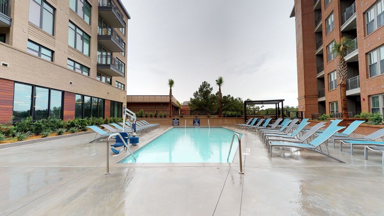 Photo - Caroline Apartments
