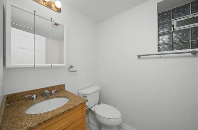 Building Photo - 3343 W Warren Blvd Unit 2