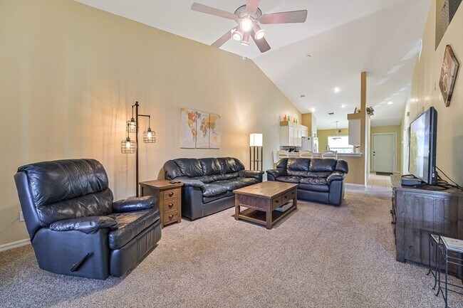 Photo - **SHORT-TERM RENTAL - FURNISHED TURNKEY 2+Den/2 CONDO in Stoneybrook**