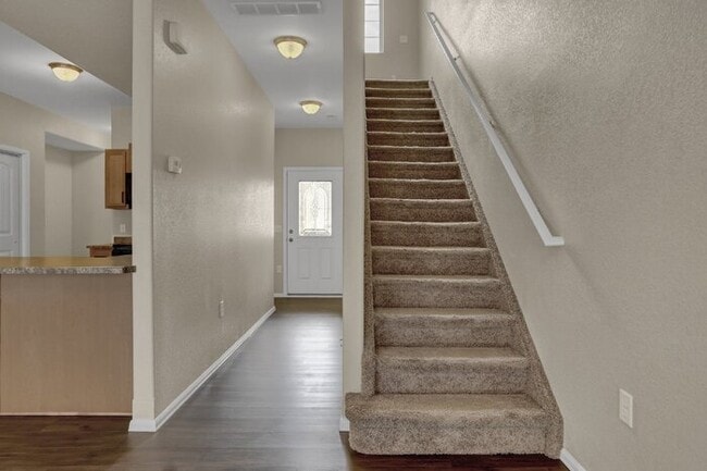 Photo - Oct Rent Free. 2 Bed 2.5 Bath 1 Car. Mins ...