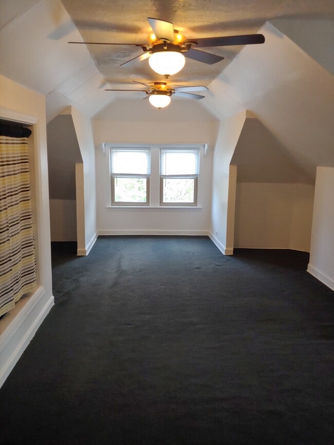 Photo - 5922 W Leland Ave Unidad Upper Floor