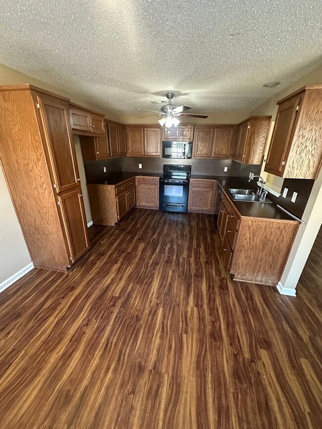 Photo - 105 Willow Point Dr