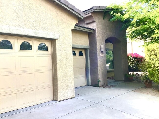 Building Photo - 5 Bdrm, 3 Full bath, clean nice home in Oro Valley-La Canada & Naranja