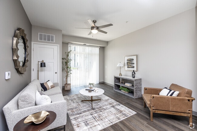 1BR, 1BA - 698-715 SF - Living Room