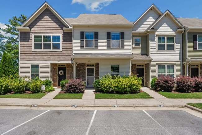 Building Photo - Freshly painted townhome at Lynn and Glenwood: Available Now!